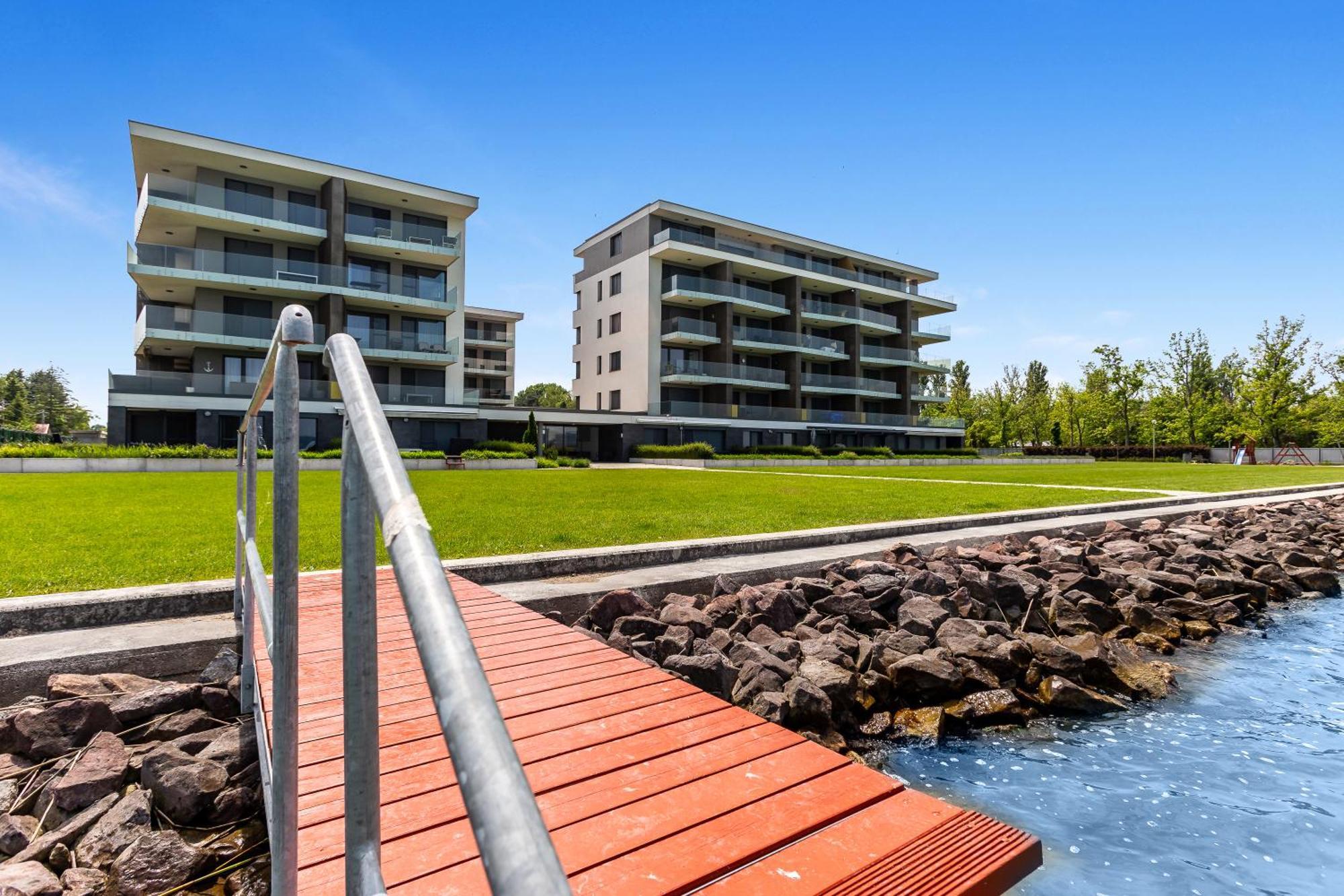 Lake Side Luxury Steps To The Lake Lela - Happy Rentals Balatonlelle Exterior foto