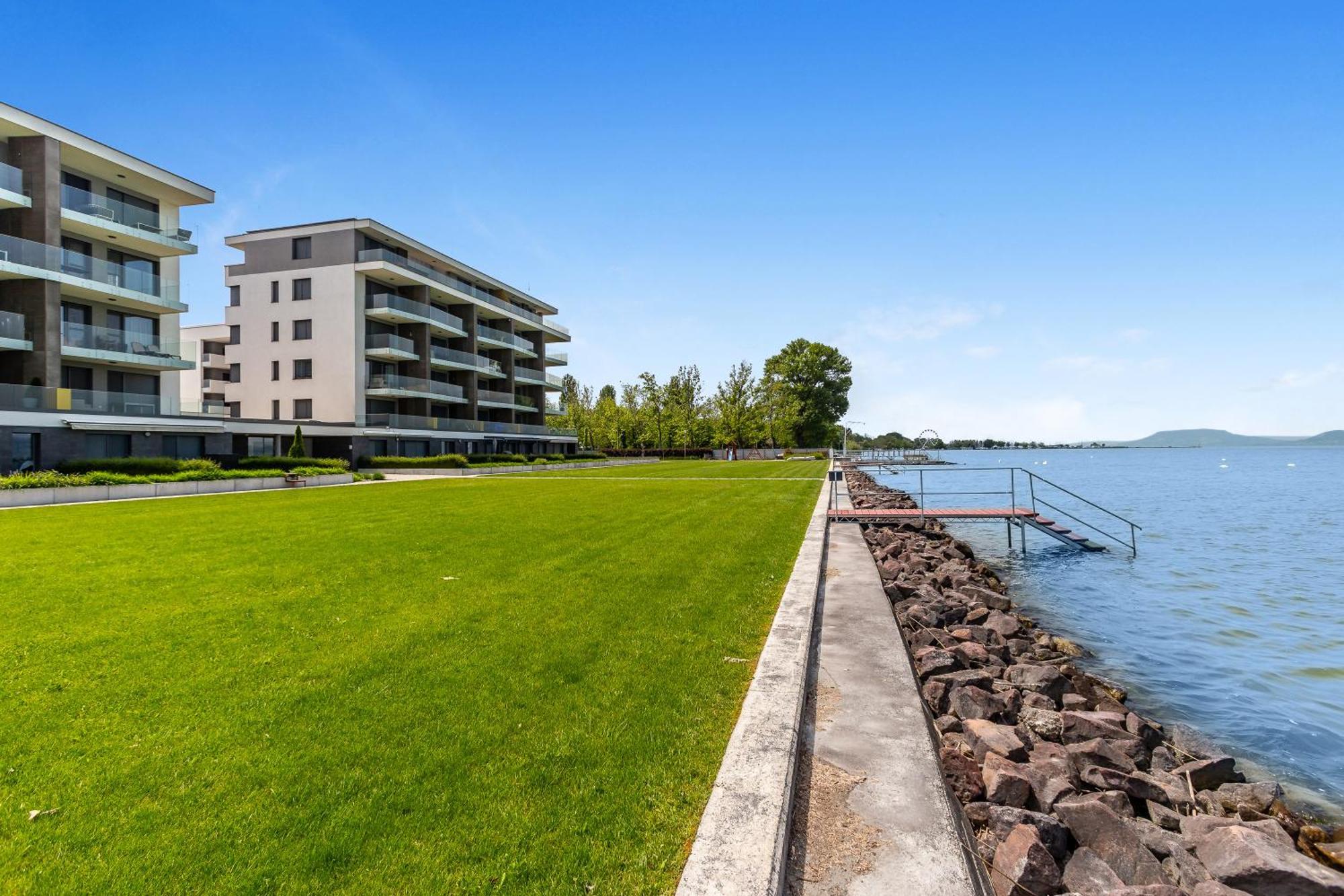 Lake Side Luxury Steps To The Lake Lela - Happy Rentals Balatonlelle Exterior foto